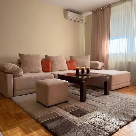 Cosy In Center Apartment