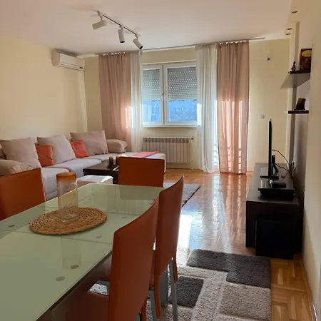 Cosy In Center Apartment